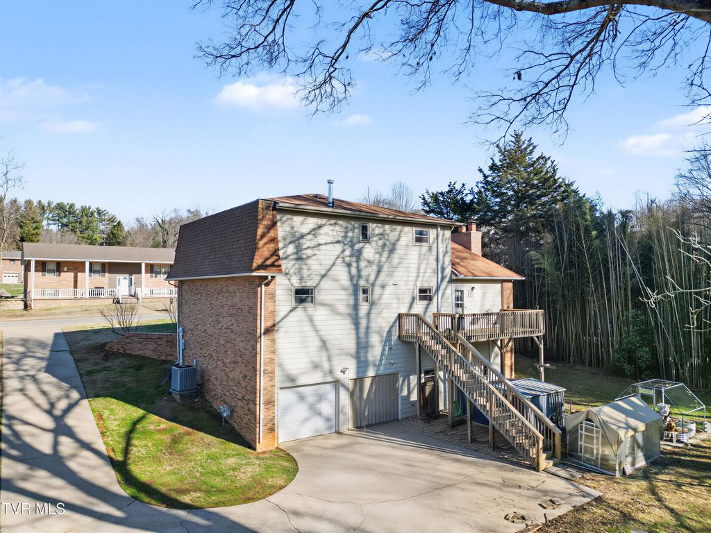 Photo of 1210 Tanglewood Drive, Greeneville, TN 37743 (MLS # 9990361)