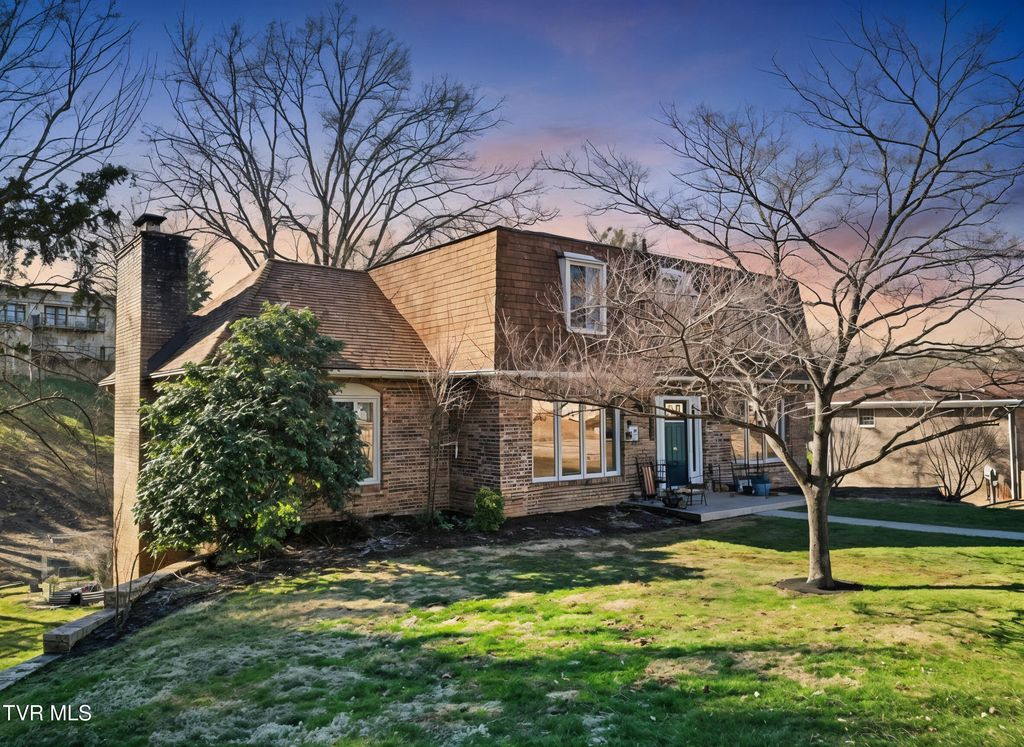 Photo of 1210 Tanglewood Drive, Greeneville, TN 37743 (MLS # 9990361)