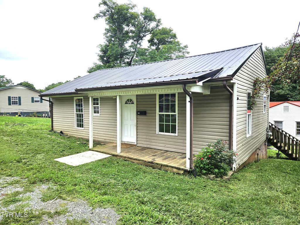 Photo of 300 Watterson East Street, Rogersville, TN 37857 (MLS # 9998722)