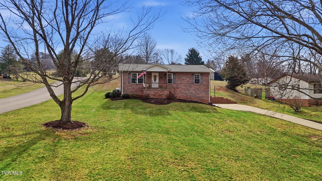 Photo of 102 Clovercroft Drive, Jonesborough, TN 37659 (MLS # 9991608)