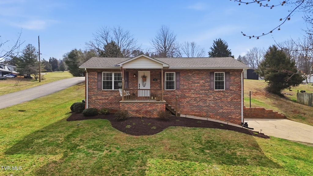 Photo of 102 Clovercroft Drive, Jonesborough, TN 37659 (MLS # 9991608)