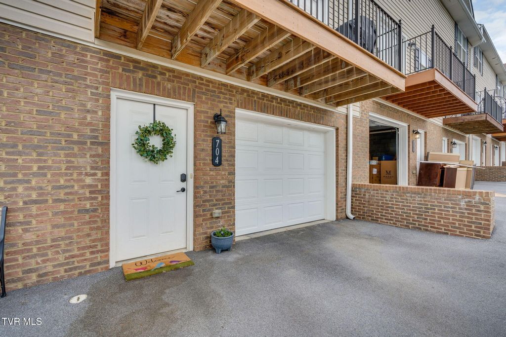 Photo of 704 Grays Pointe Court #39, Johnson City, TN 37615 (MLS # 9993942)