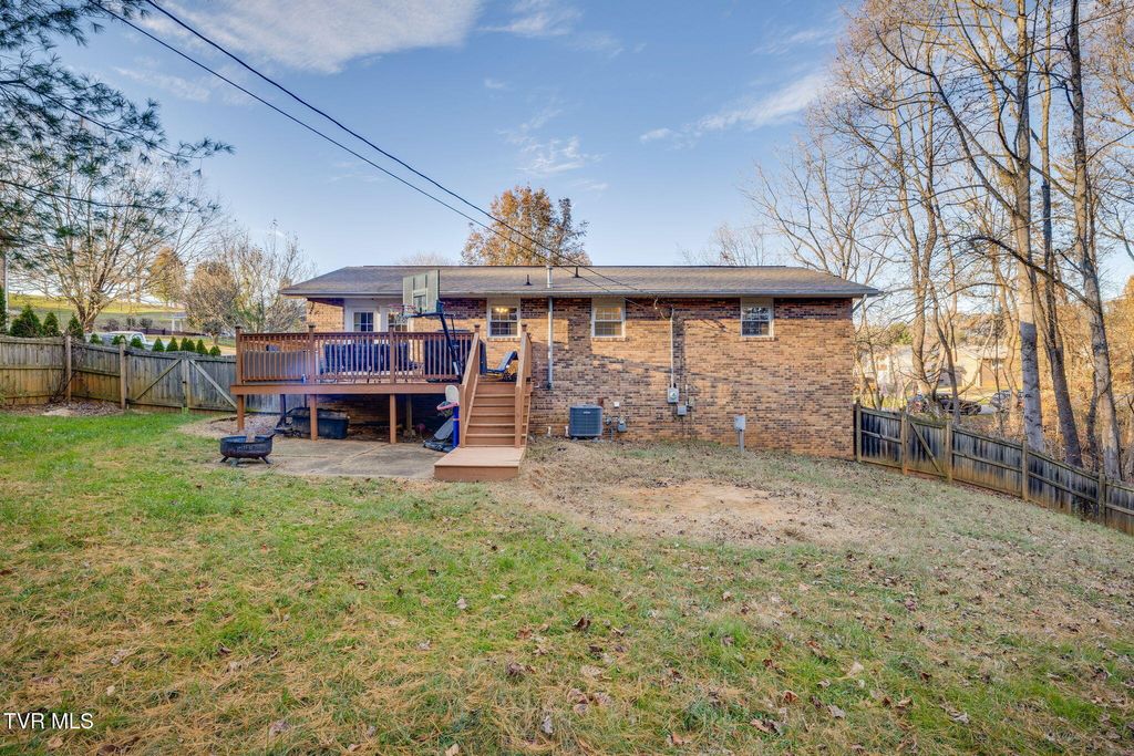Photo of 432 Poplar Street, Mount Carmel, TN 37645 (MLS # 9990298)