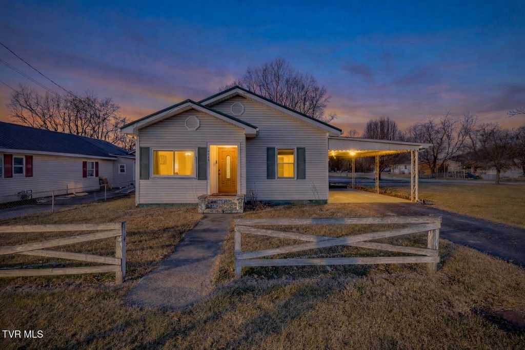 Photo of 535 Washington Street, Erwin, TN 37650 (MLS # 9990935)