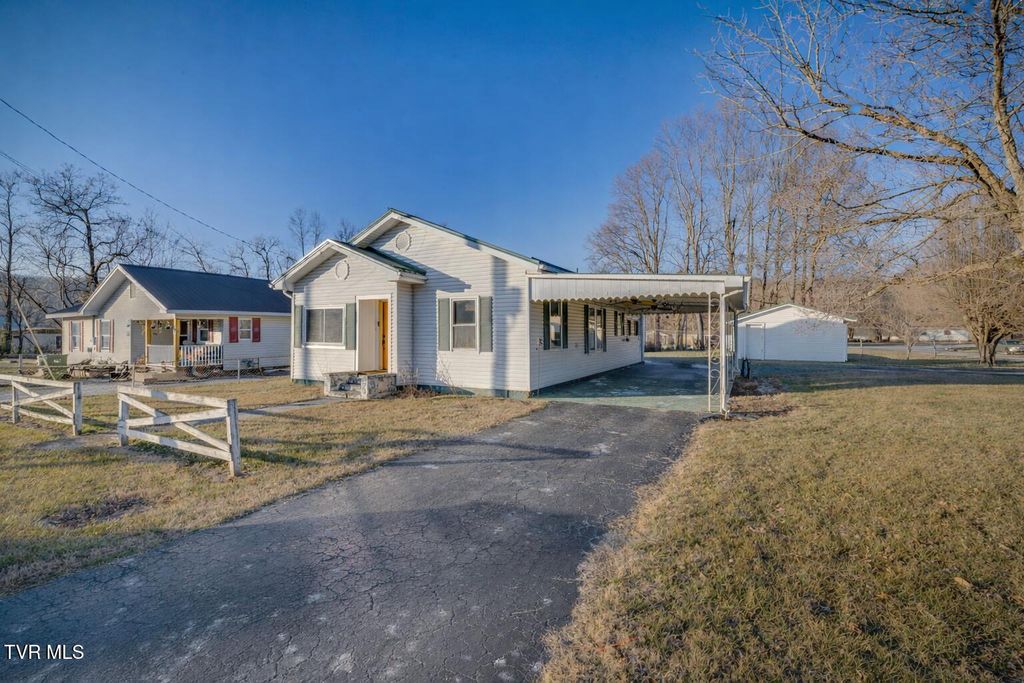 Photo of 535 Washington Street, Erwin, TN 37650 (MLS # 9990935)