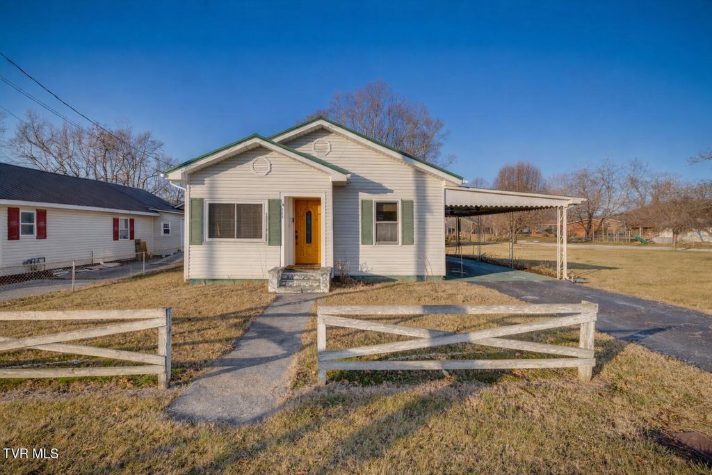 Photo of 535 Washington Street, Erwin, TN 37650 (MLS # 9990935)