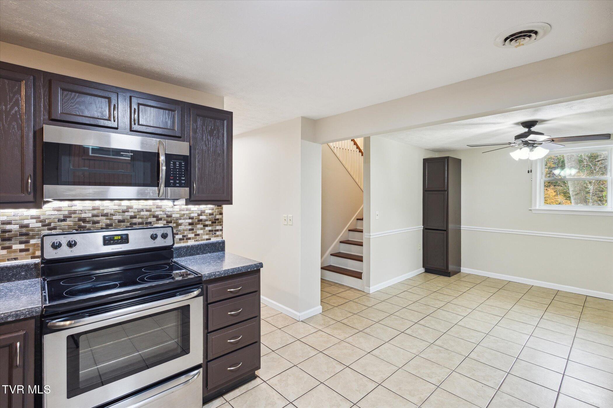 Big Stone Gap, Virginia 24219, United States, 4 Bedrooms Bedrooms, ,2 BathroomsBathrooms,Residential,Pending,38409