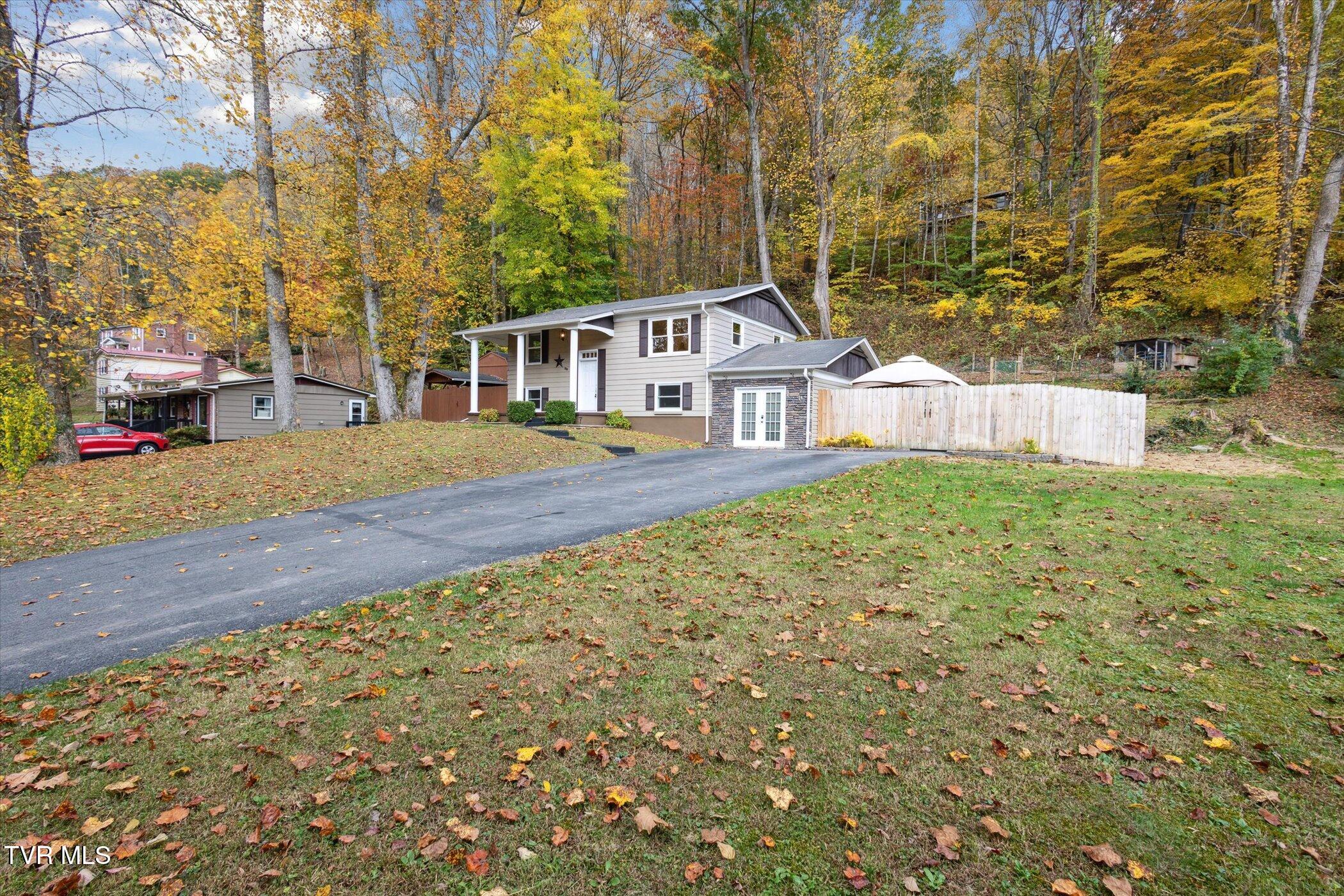 Big Stone Gap, Virginia 24219, United States, 4 Bedrooms Bedrooms, ,2 BathroomsBathrooms,Residential,Pending,38409