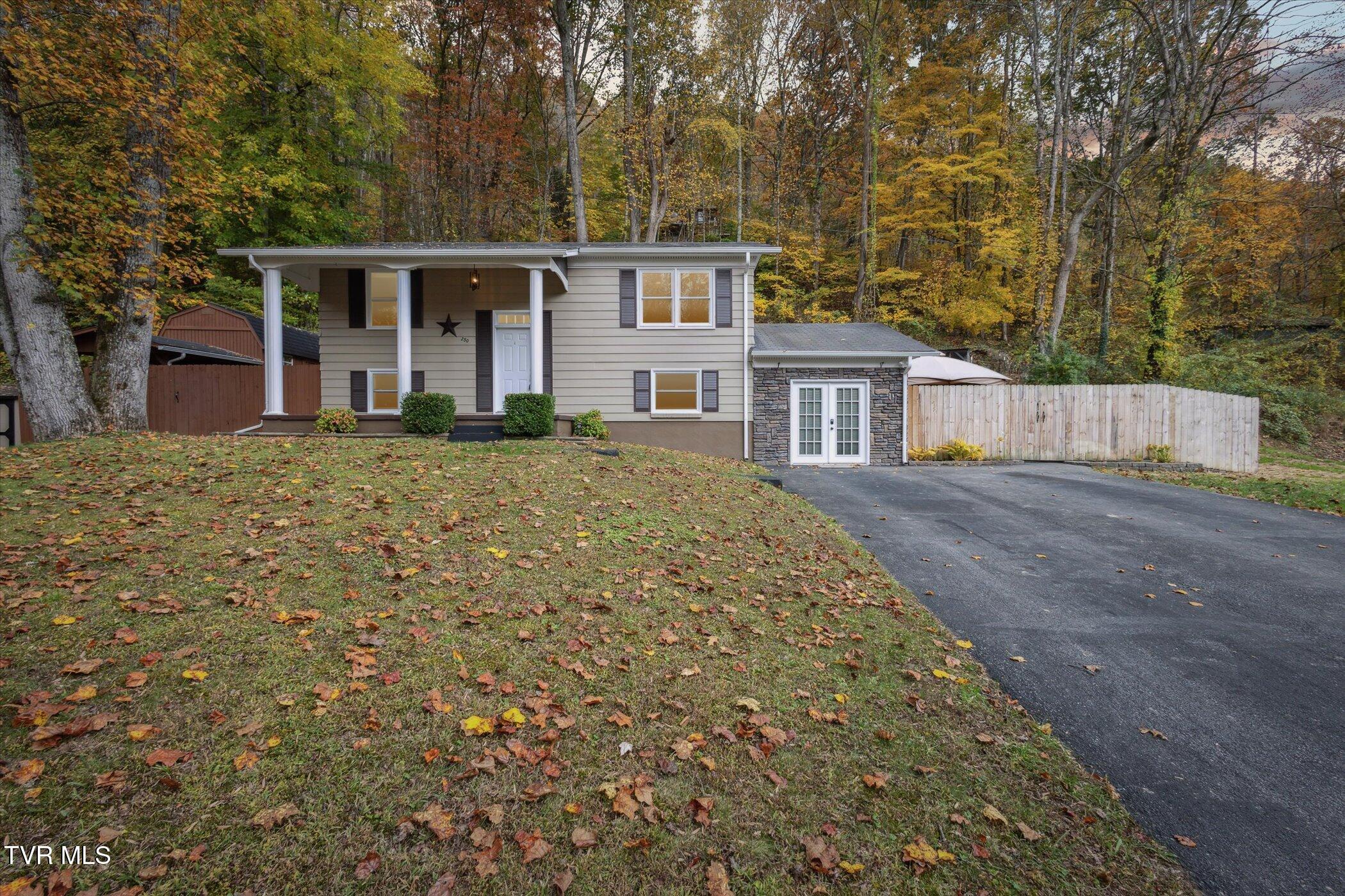 Big Stone Gap, Virginia 24219, United States, 4 Bedrooms Bedrooms, ,2 BathroomsBathrooms,Residential,Pending,38409