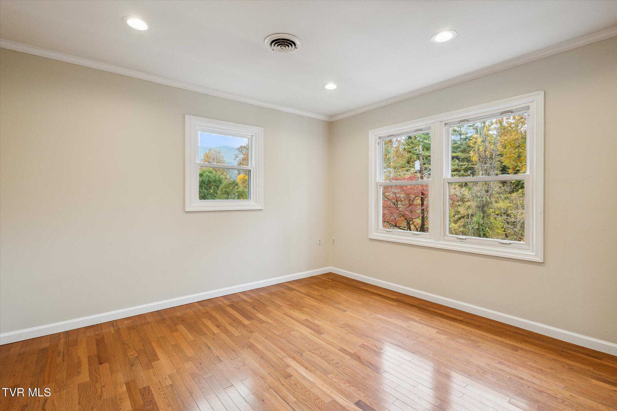 Big Stone Gap, Virginia 24219, United States, 4 Bedrooms Bedrooms, ,2 BathroomsBathrooms,Residential,Pending,38409