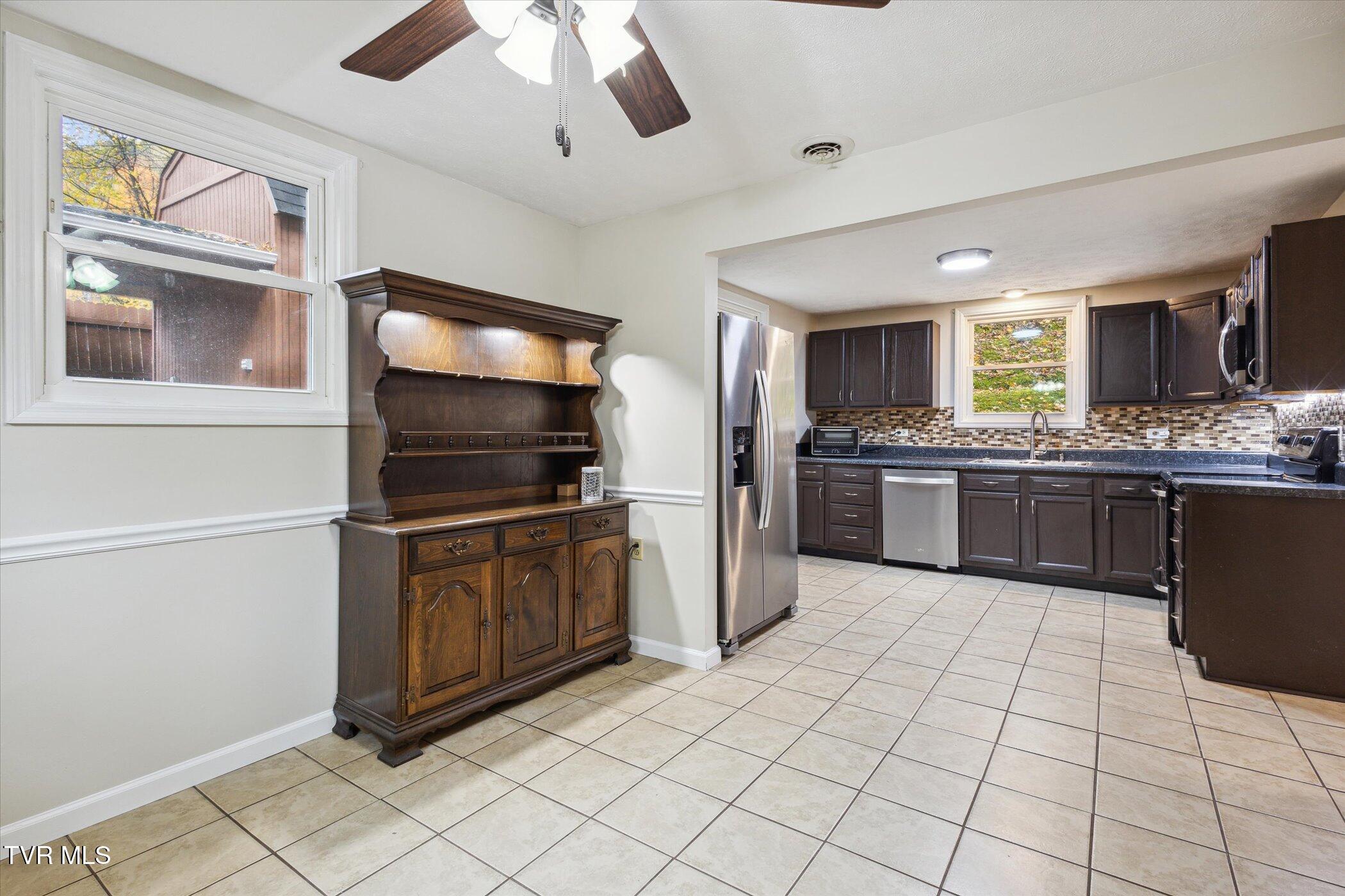 Big Stone Gap, Virginia 24219, United States, 4 Bedrooms Bedrooms, ,2 BathroomsBathrooms,Residential,Pending,38409