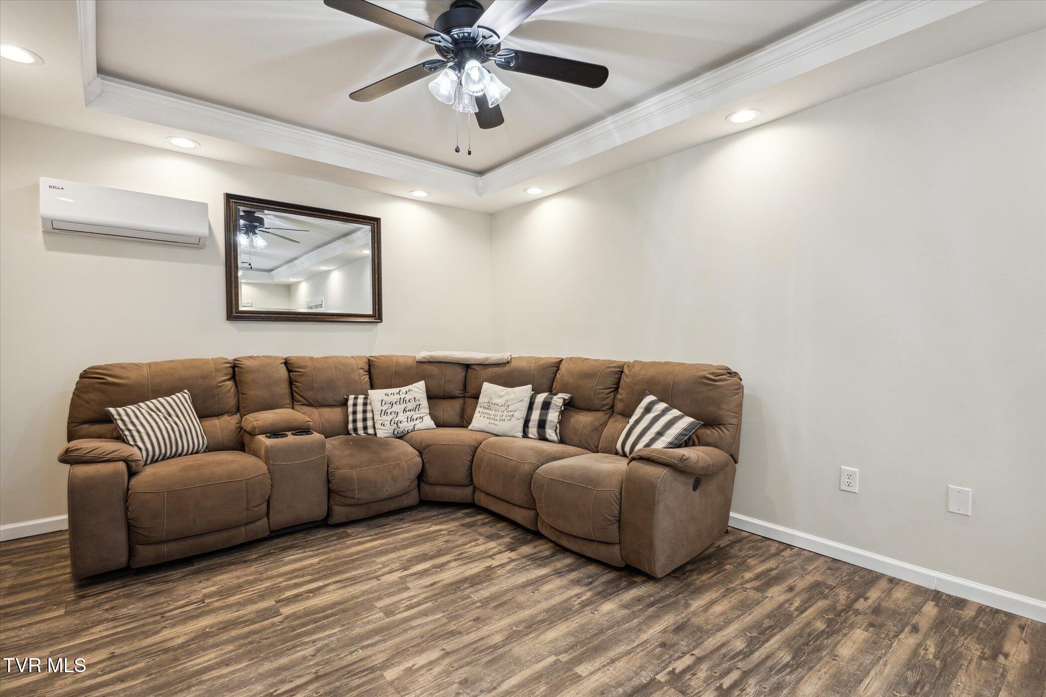 Big Stone Gap, Virginia 24219, United States, 4 Bedrooms Bedrooms, ,2 BathroomsBathrooms,Residential,Pending,38409