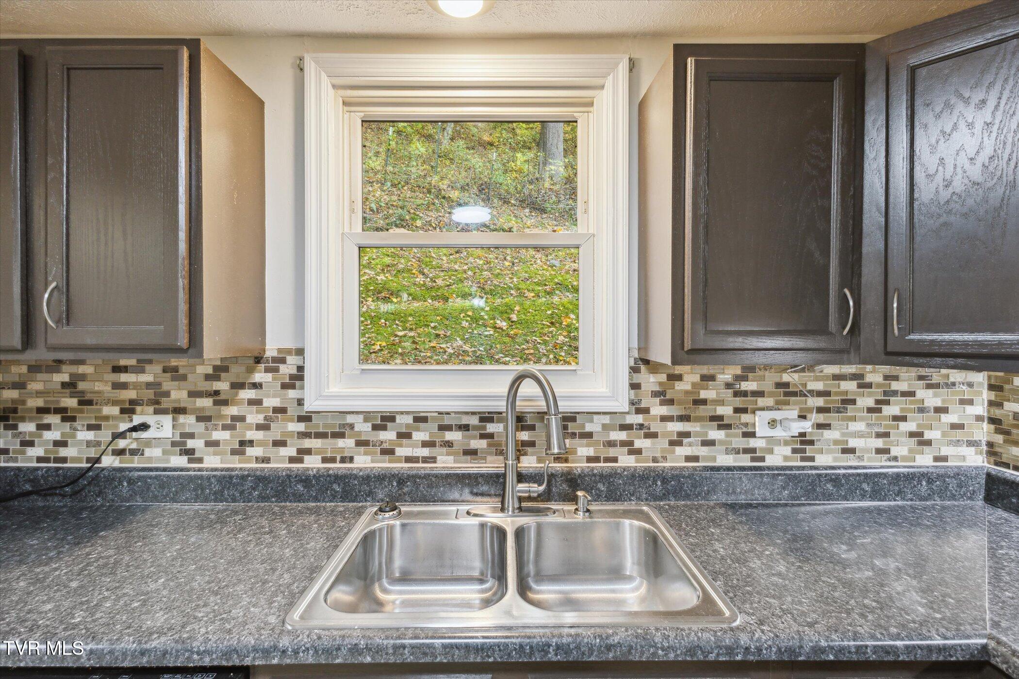 Big Stone Gap, Virginia 24219, United States, 4 Bedrooms Bedrooms, ,2 BathroomsBathrooms,Residential,Pending,38409