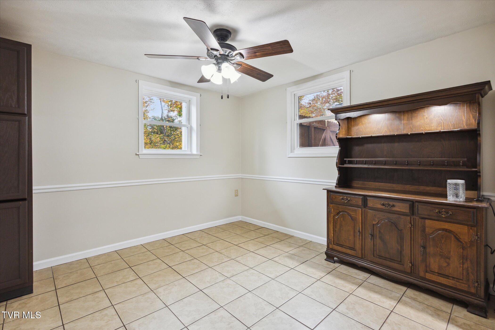 Big Stone Gap, Virginia 24219, United States, 4 Bedrooms Bedrooms, ,2 BathroomsBathrooms,Residential,Pending,38409