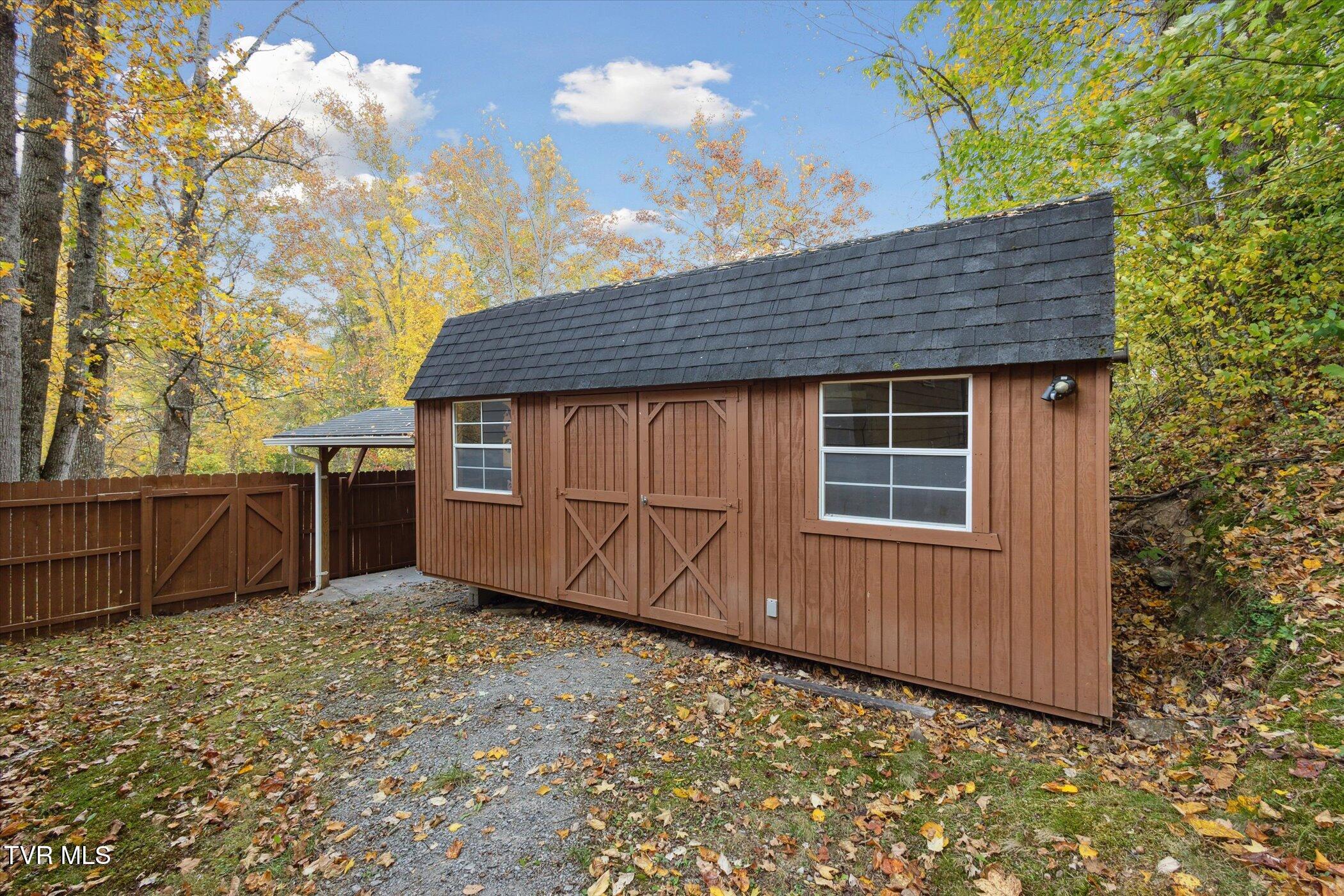 Big Stone Gap, Virginia 24219, United States, 4 Bedrooms Bedrooms, ,2 BathroomsBathrooms,Residential,Pending,38409