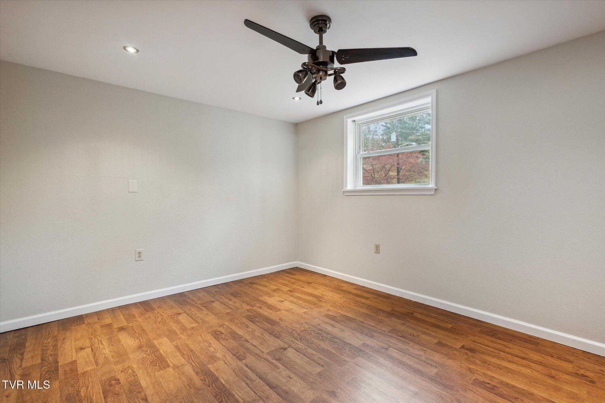 Big Stone Gap, Virginia 24219, United States, 4 Bedrooms Bedrooms, ,2 BathroomsBathrooms,Residential,Pending,38409