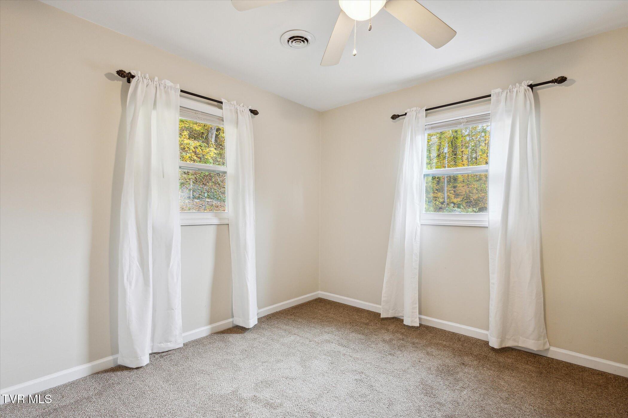 Big Stone Gap, Virginia 24219, United States, 4 Bedrooms Bedrooms, ,2 BathroomsBathrooms,Residential,Pending,38409