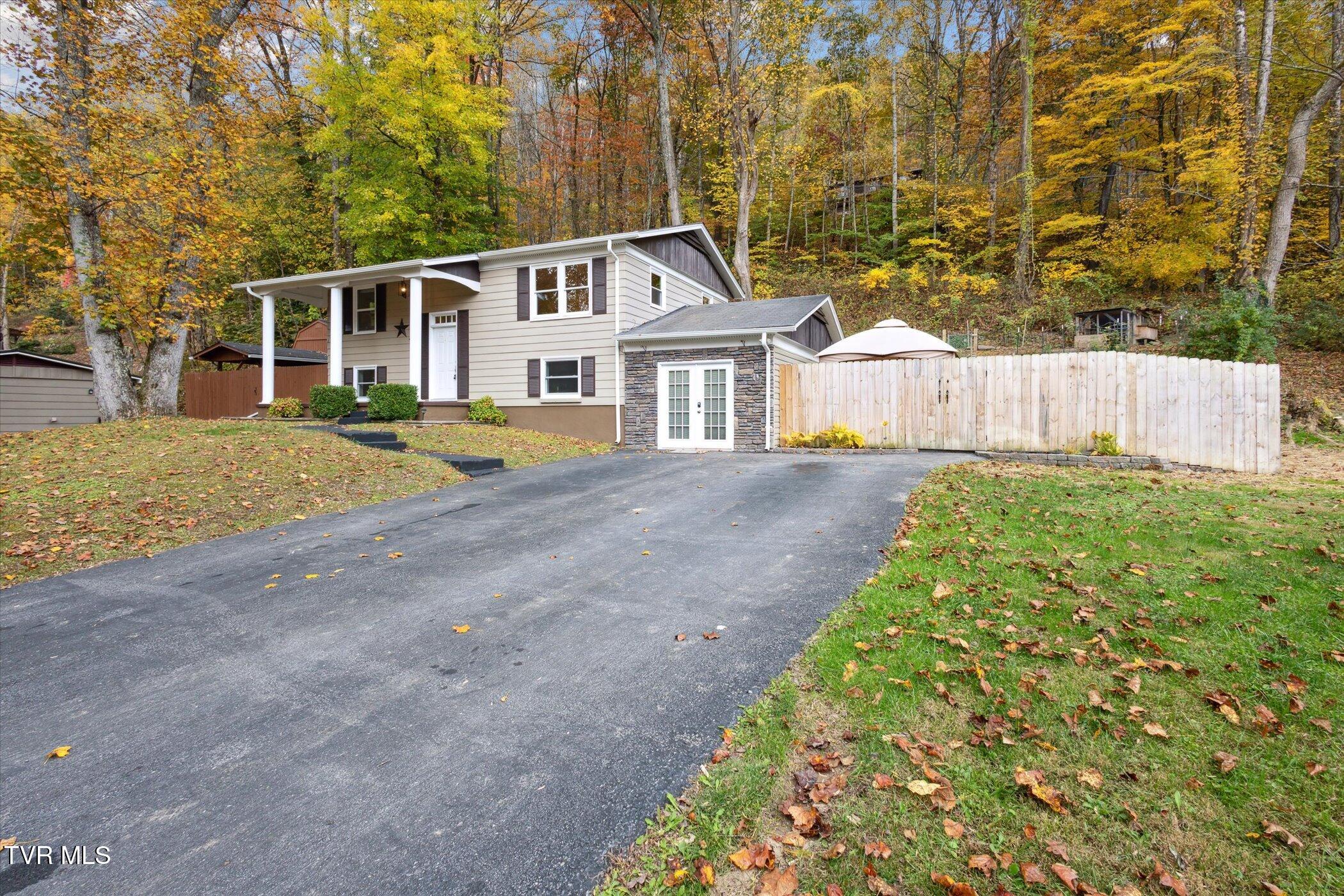Big Stone Gap, Virginia 24219, United States, 4 Bedrooms Bedrooms, ,2 BathroomsBathrooms,Residential,Pending,38409