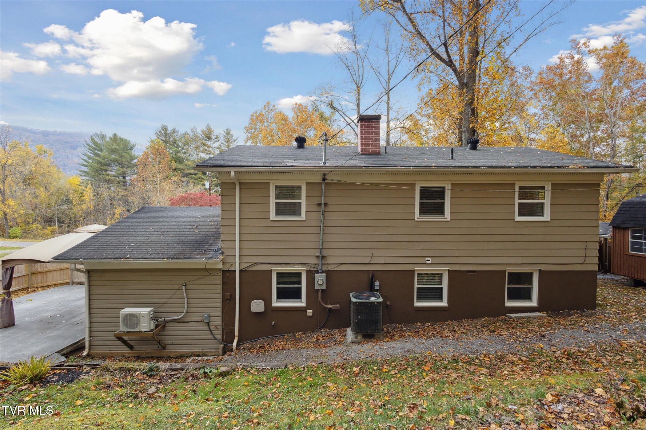 Big Stone Gap, Virginia 24219, United States, 4 Bedrooms Bedrooms, ,2 BathroomsBathrooms,Residential,Pending,38409