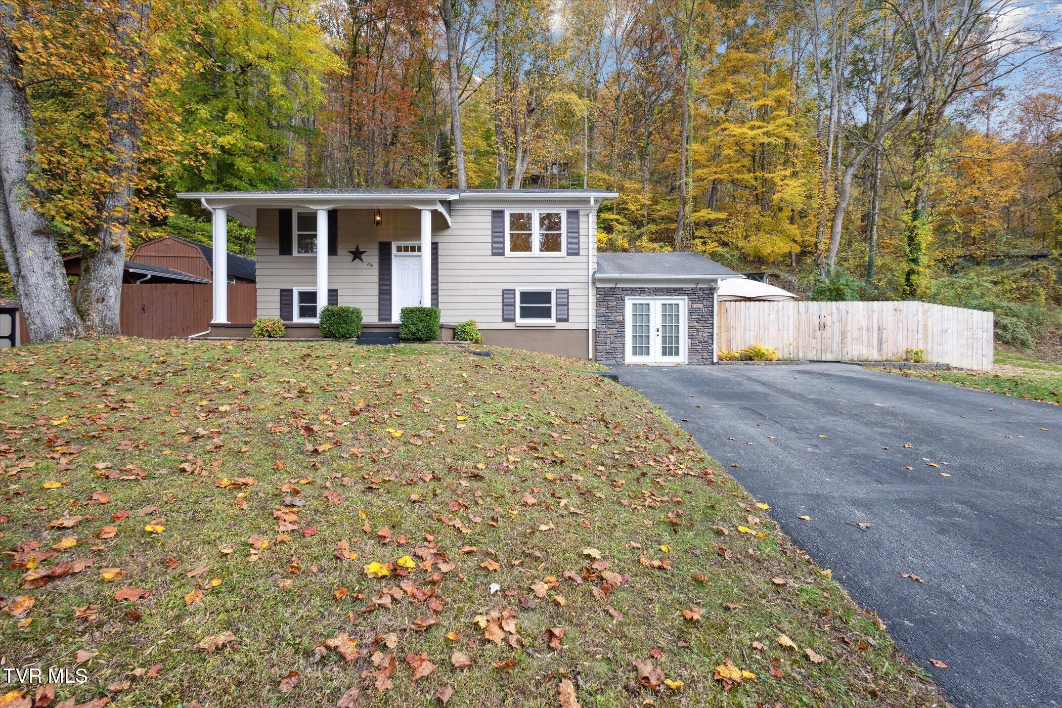 Big Stone Gap, Virginia 24219, United States, 4 Bedrooms Bedrooms, ,2 BathroomsBathrooms,Residential,Pending,38409
