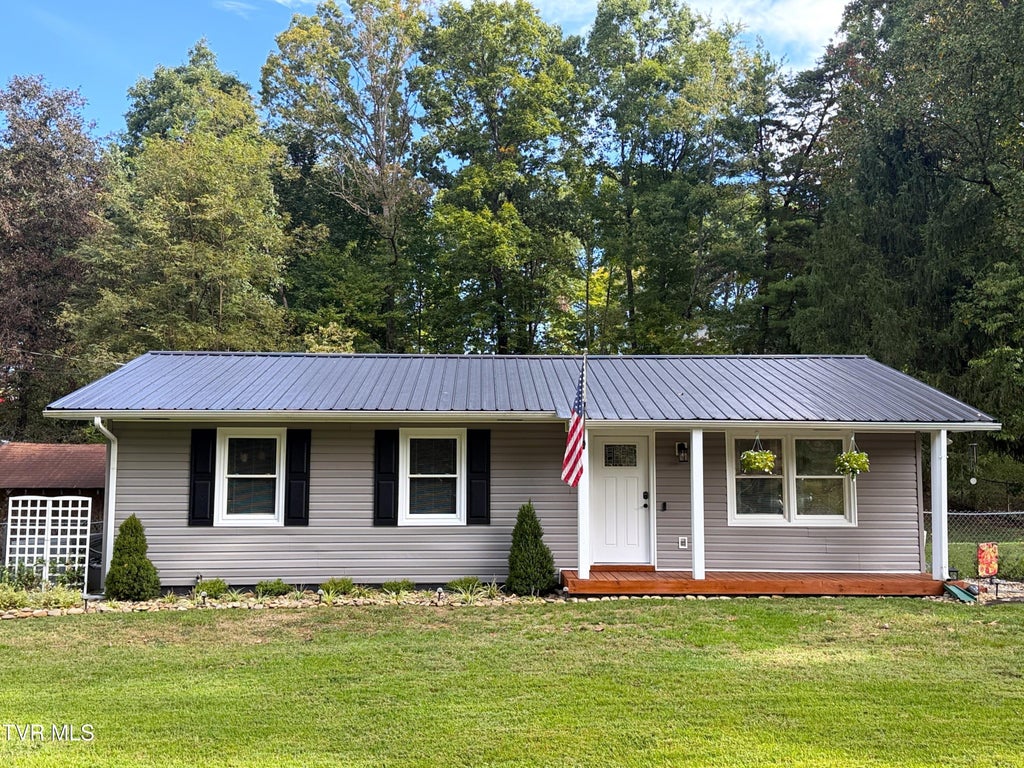 Photo of 108 Woodland Circle, Jonesborough, TN 37659 (MLS # 10001767)