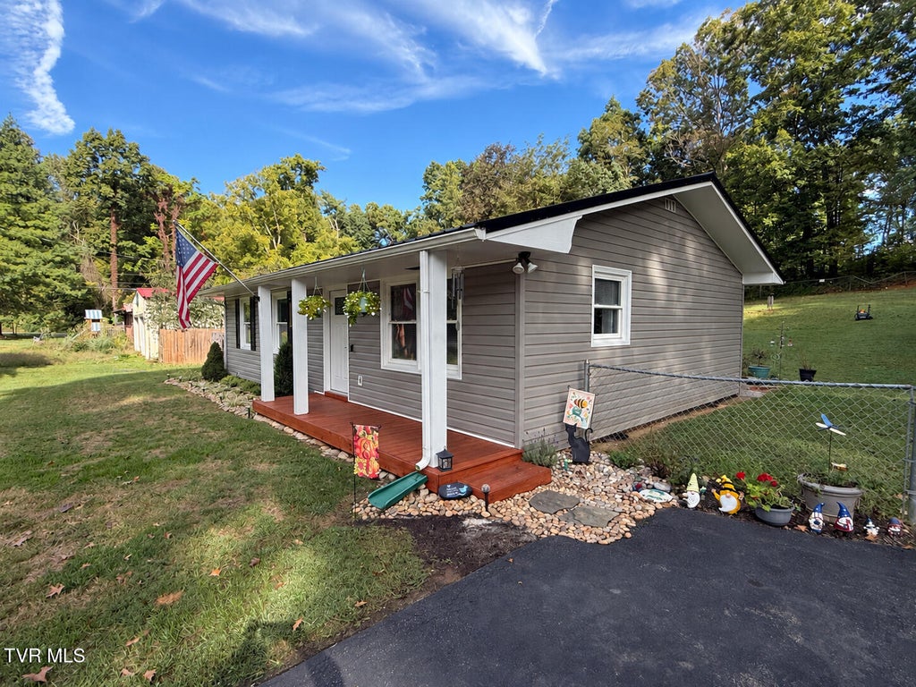 Photo of 108 Woodland Circle, Jonesborough, TN 37659 (MLS # 10001767)