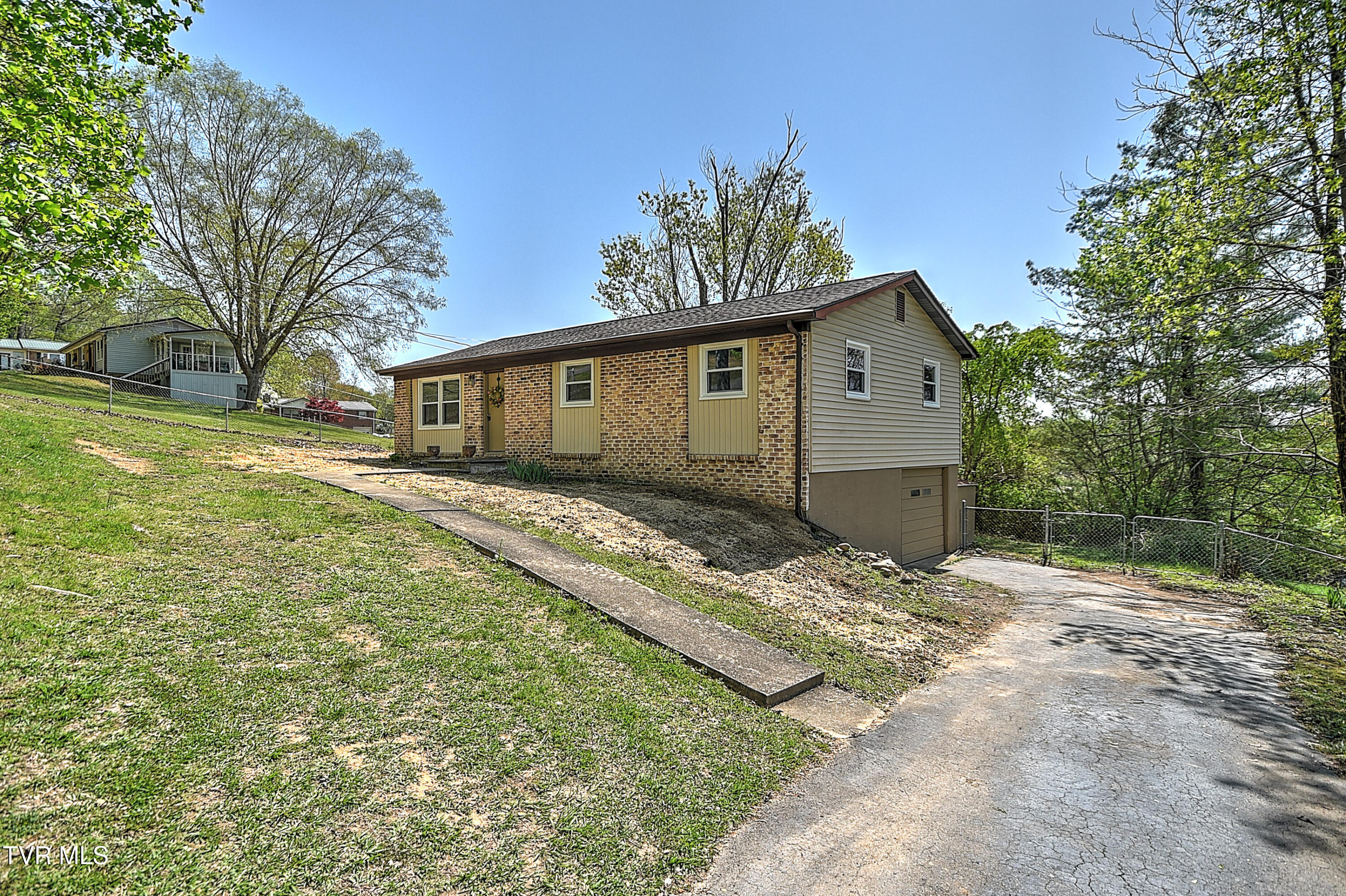 136 Haywood Drive, Kingsport, Tennessee image 2