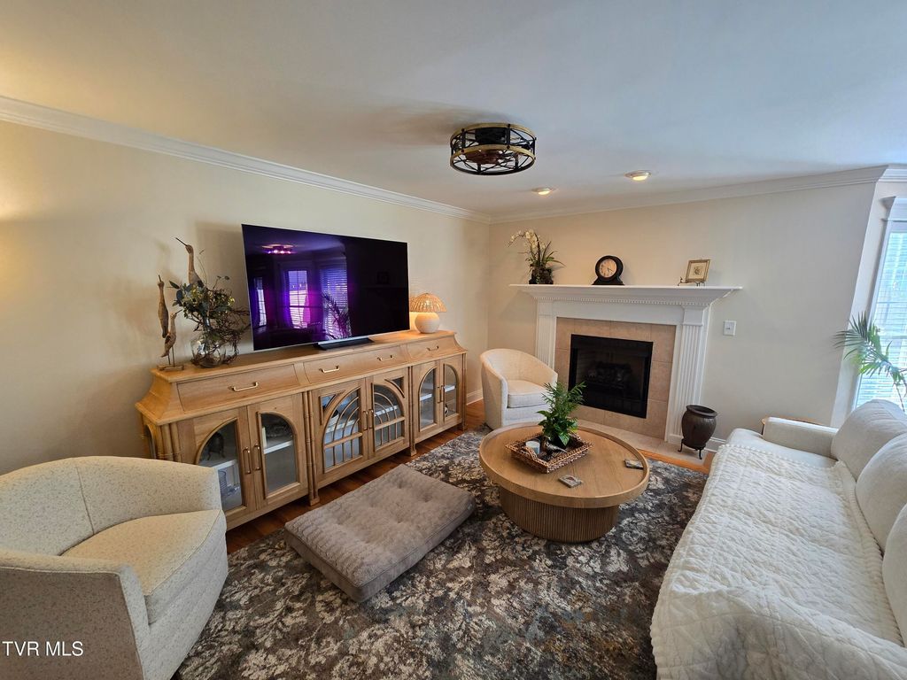 Photo of 404 Mountain View Road #204, Johnson City, TN 37601 (MLS # 9988479)