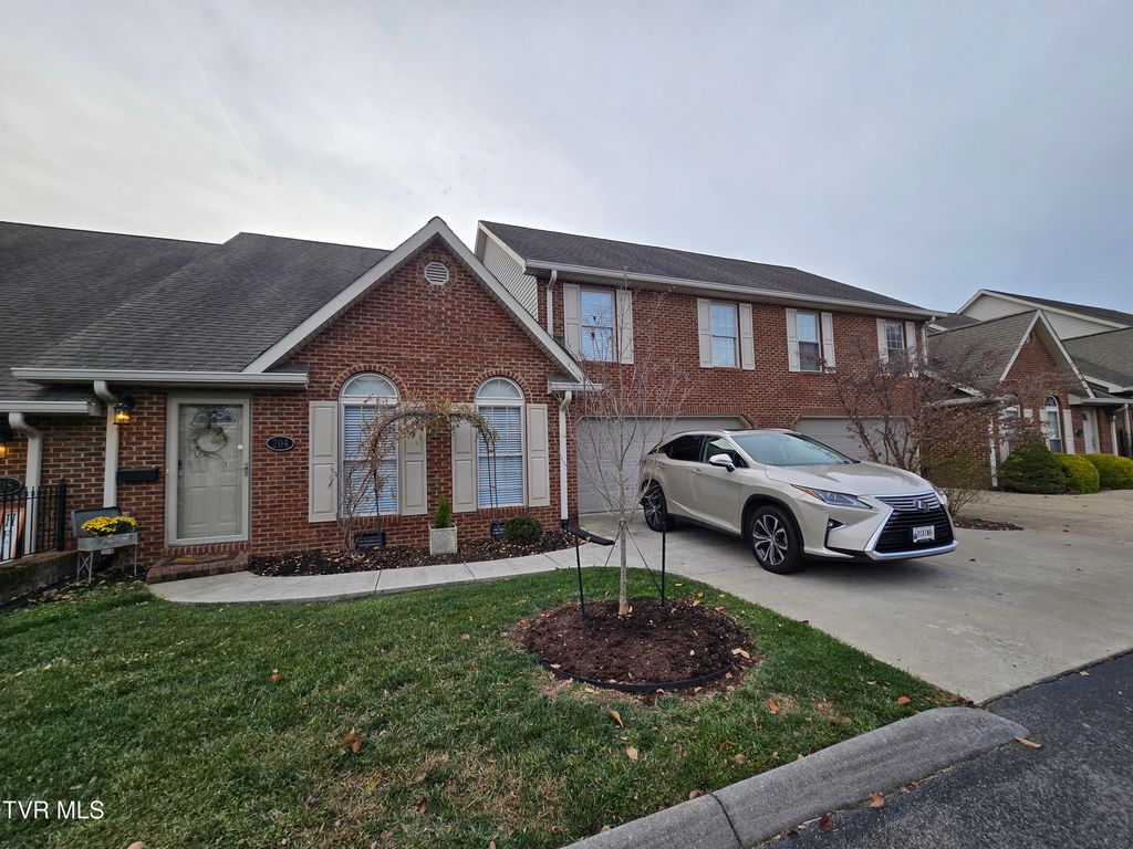 Photo of 404 Mountain View Road #204, Johnson City, TN 37601 (MLS # 9988479)