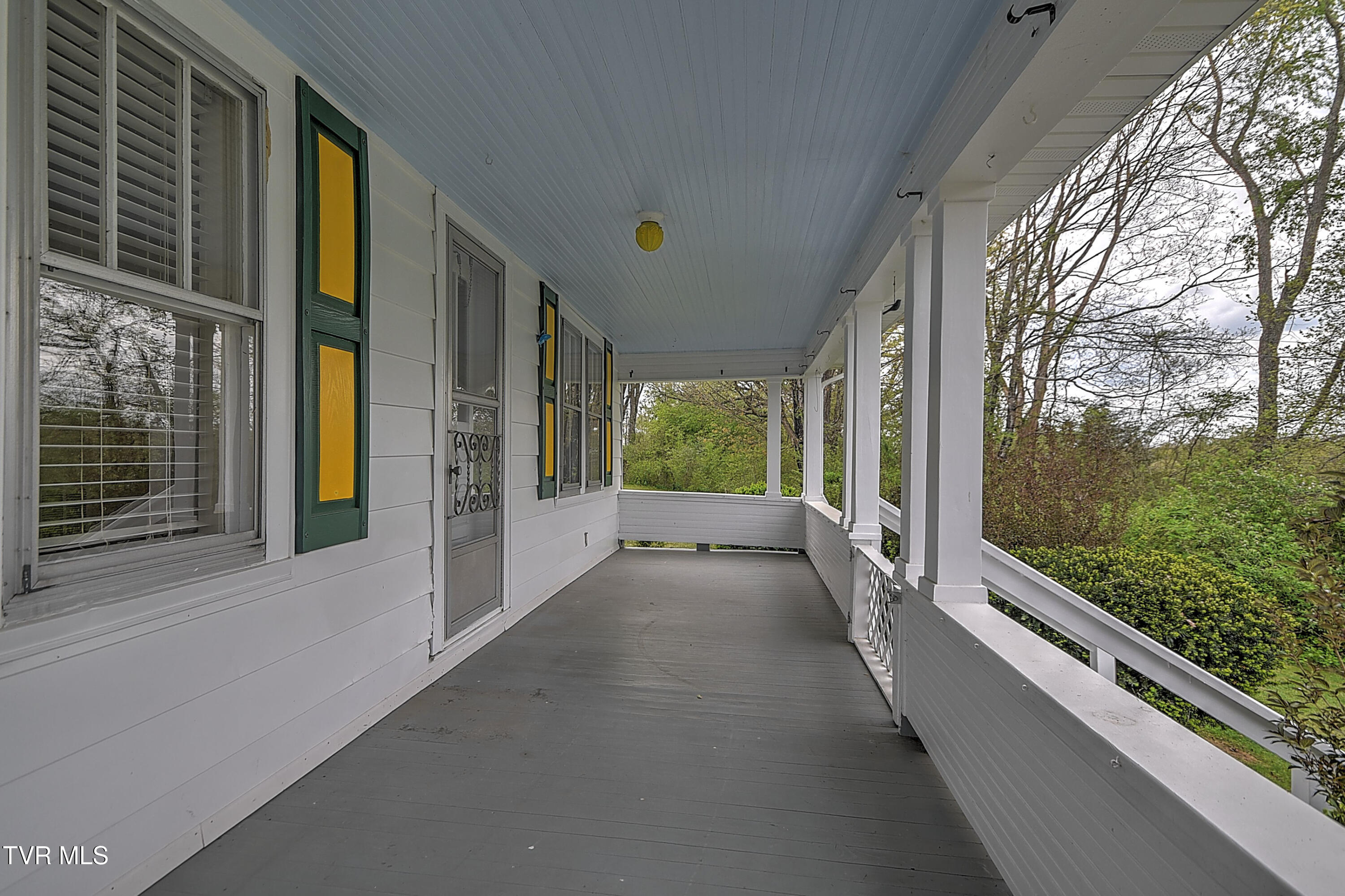 1424 Bristol Caverns Highway