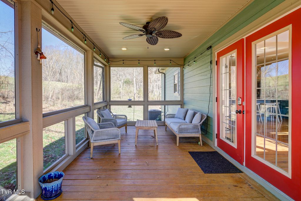 Photo of 137 Unaka View Road, Johnson City, TN 37601 (MLS # 9995160)
