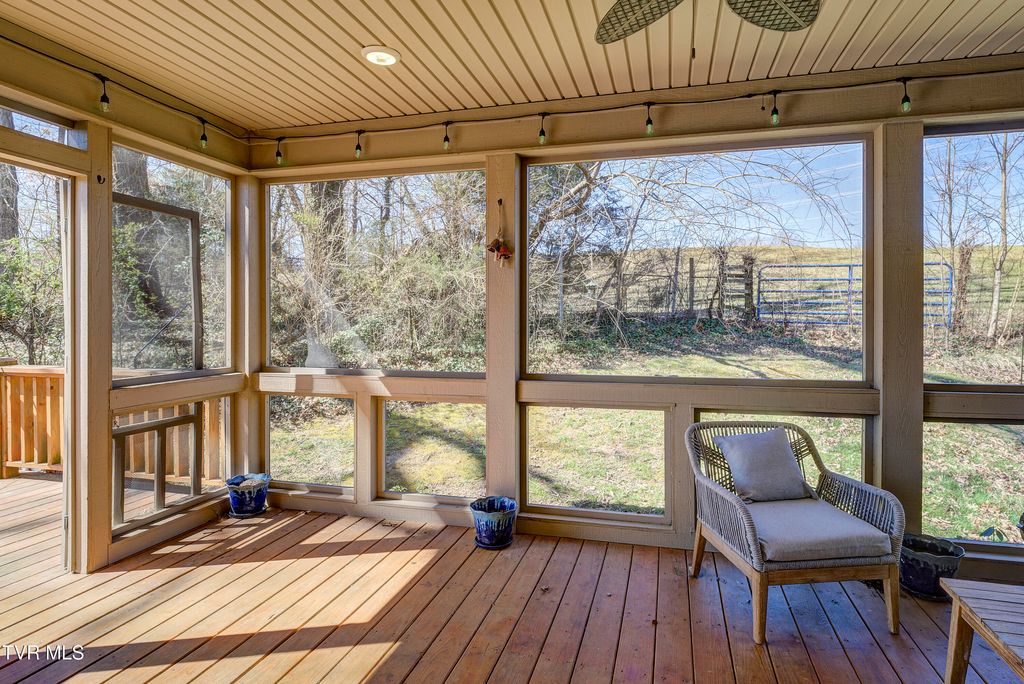Photo of 137 Unaka View Road, Johnson City, TN 37601 (MLS # 9995160)