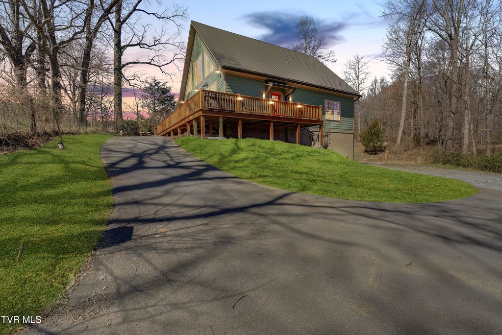 Photo of 137 Unaka View Road, Johnson City, TN 37601 (MLS # 9995160)