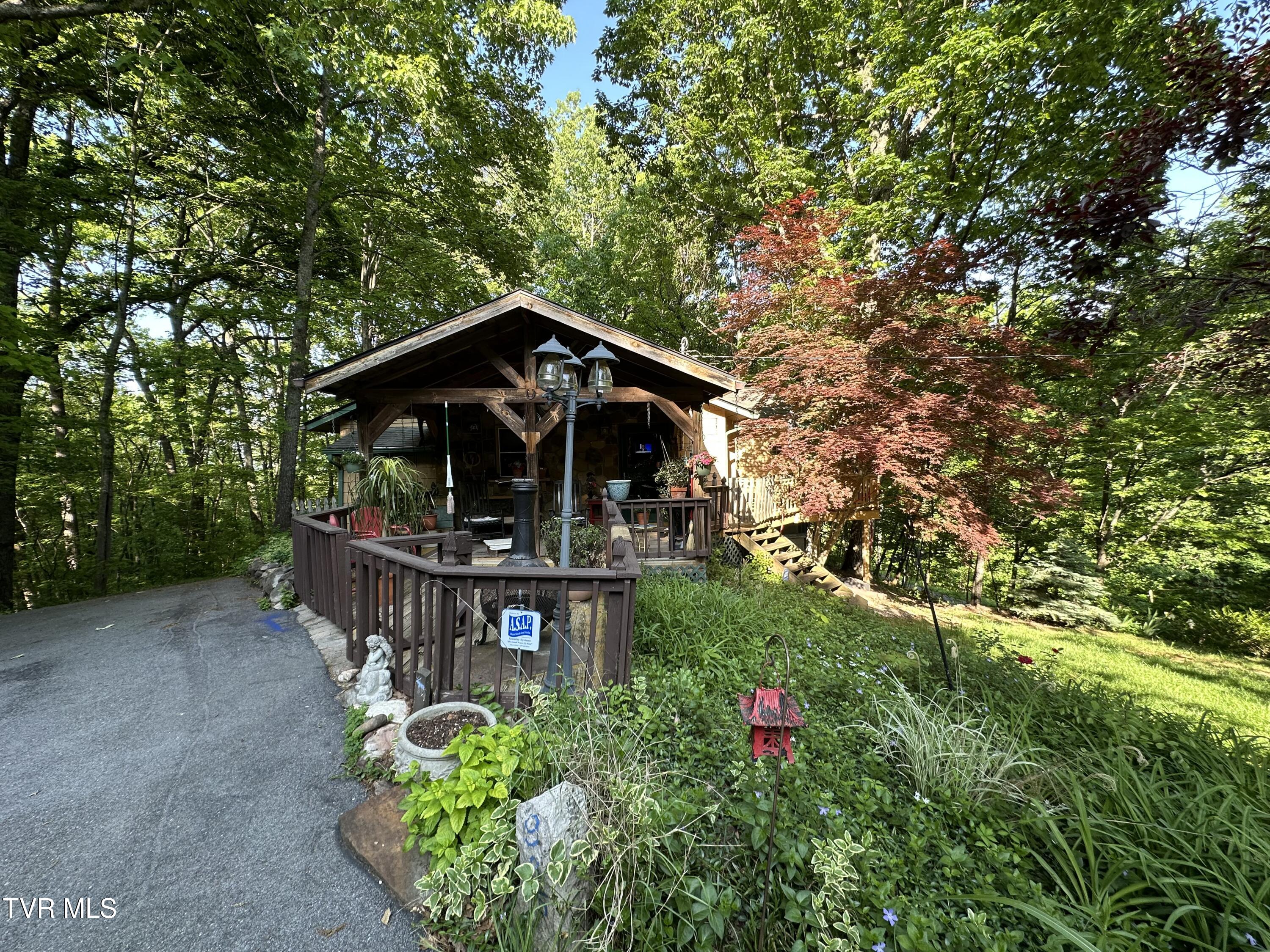 965 Mountain Trail Drive, Newport, Tennessee image 3