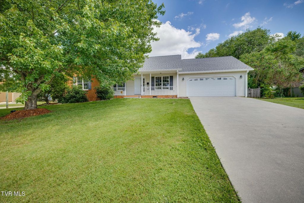 Photo of 601 Crestview Drive, Johnson City, TN 37604 (MLS # 9997333)