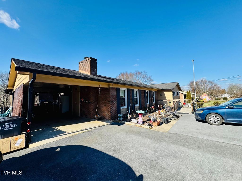 Photo of 928 Sir Echo Drive, Kingsport, TN 37663 (MLS # 9992087)