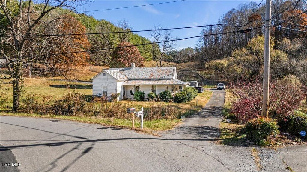 Photo of 118 Rocky Branch Road, Elizabethton, TN 37643 (MLS # 9988356)
