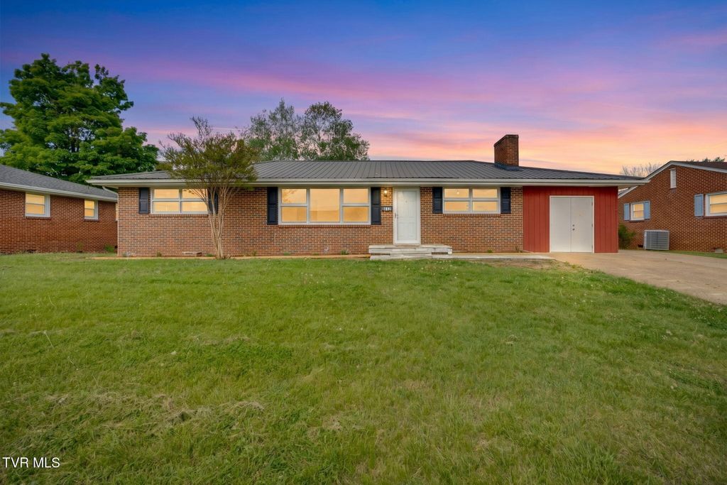 Photo of 812 Mimosa Drive, Kingsport, TN 37660 (MLS # 9993955)