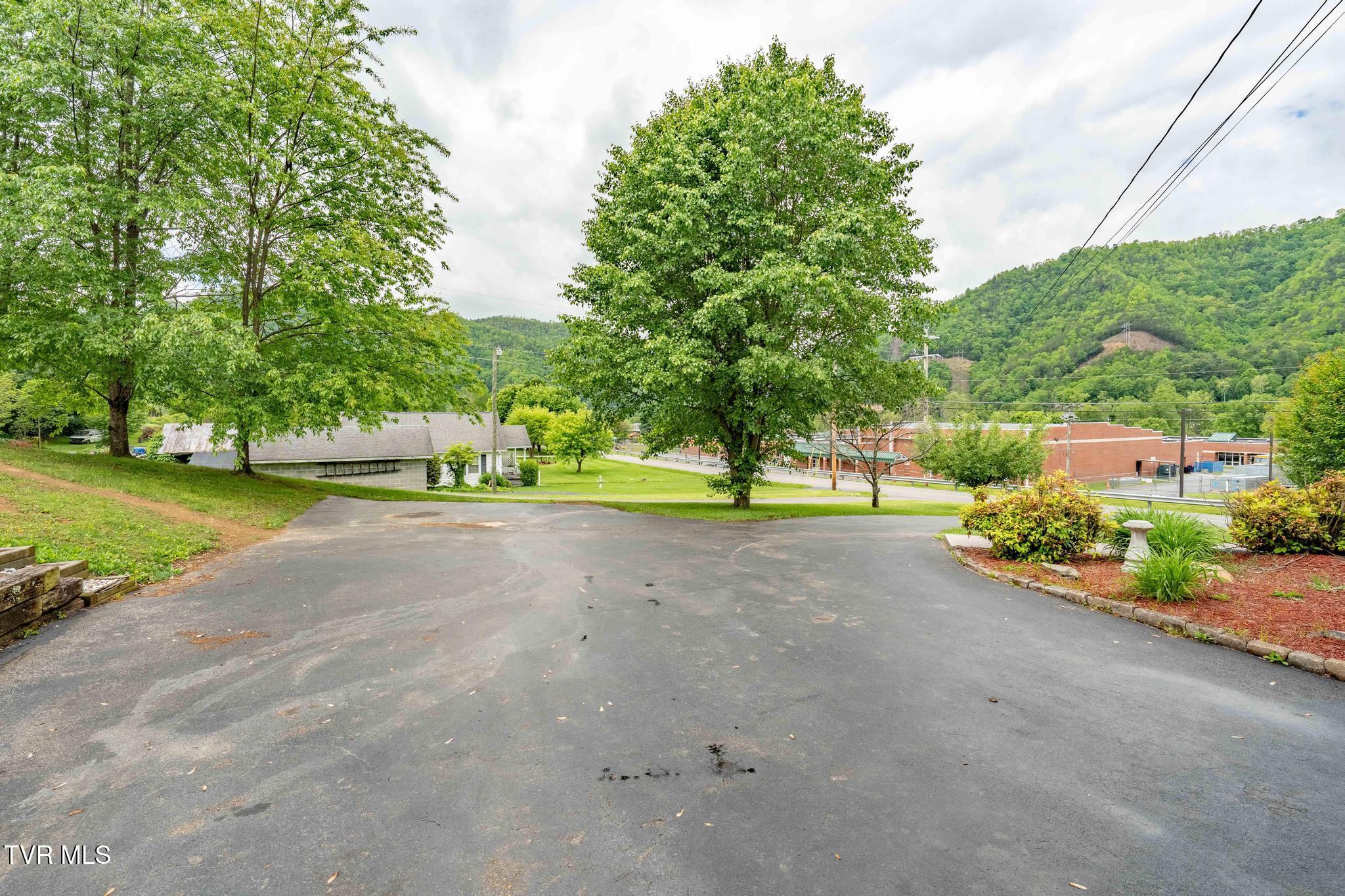 522 Crook Street, Hampton, Tennessee image 9