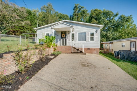 Photo of 830 Pace Street, Kingsport, TN 37665 (MLS # 10000653)