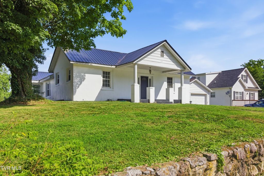 Photo of 1721 Ridgeway Drive, Kingsport, TN 37664 (MLS # 9996110)