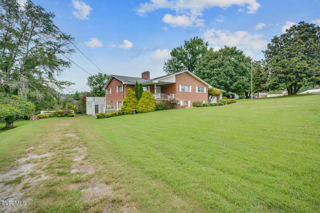 Photo of 102 Patrick Henry Circle, Kingsport, TN 37663 (MLS # 9985512)