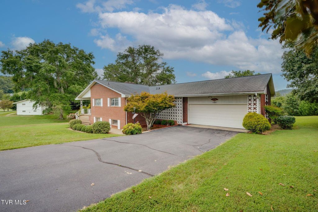 Photo of 102 Patrick Henry Circle, Kingsport, TN 37663 (MLS # 9985512)