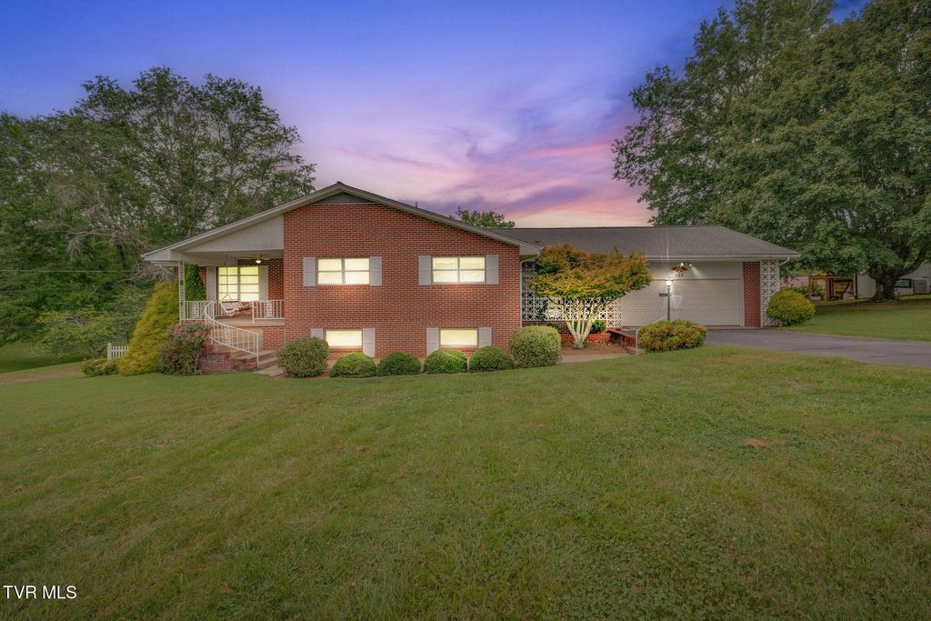 Photo of 102 Patrick Henry Circle, Kingsport, TN 37663 (MLS # 9985512)