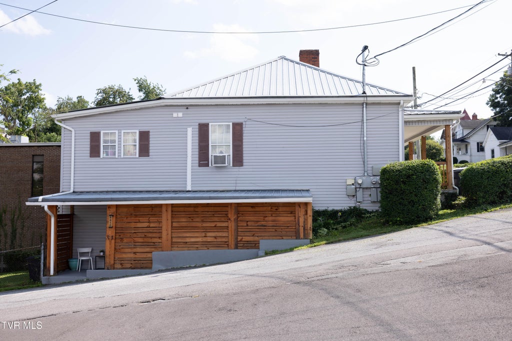 Photo of 601 Holston Avenue, Bristol, TN 37620 (MLS # 10002240)