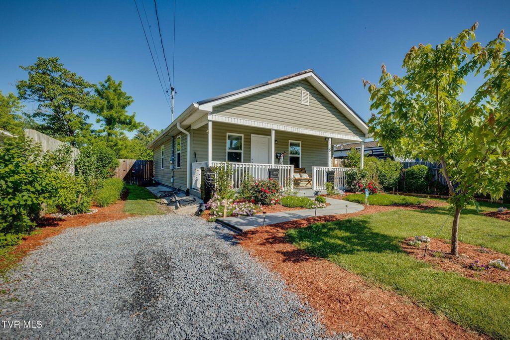 Photo of 1811 Fairview Avenue, Johnson City, TN 37601 (MLS # 9995145)