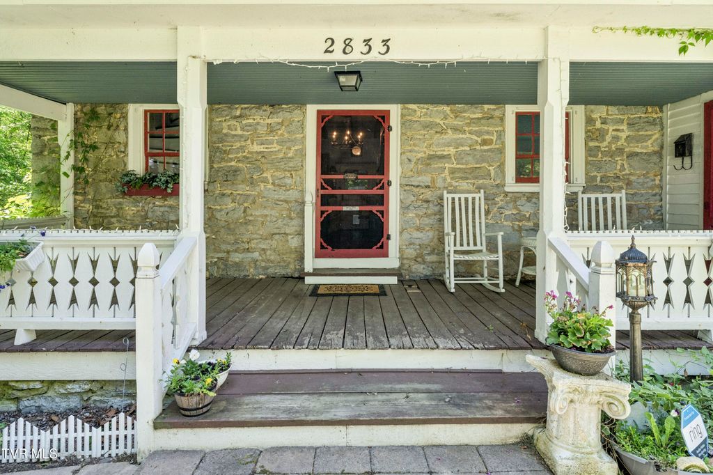 Photo of 2833 Oakland Avenue, Johnson City, TN 37601 (MLS # 9995274)