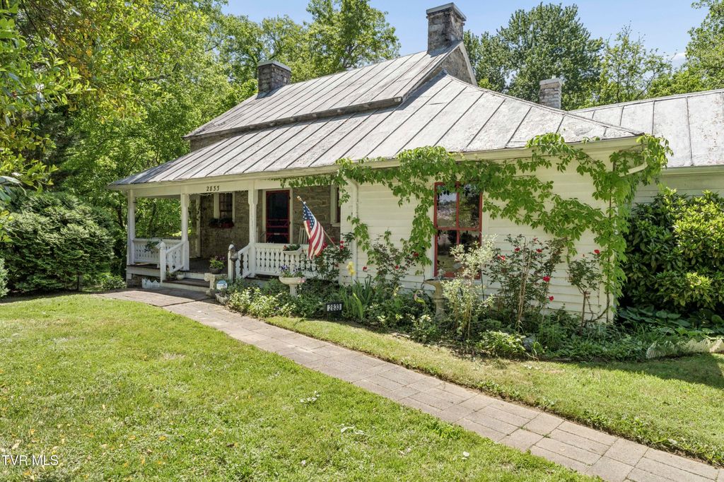 Photo of 2833 Oakland Avenue, Johnson City, TN 37601 (MLS # 9995274)