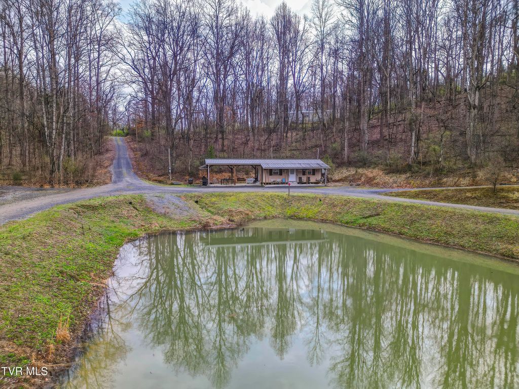 Photo of 184 Davis Drive, Rogersville, TN 37857 (MLS # 9992181)