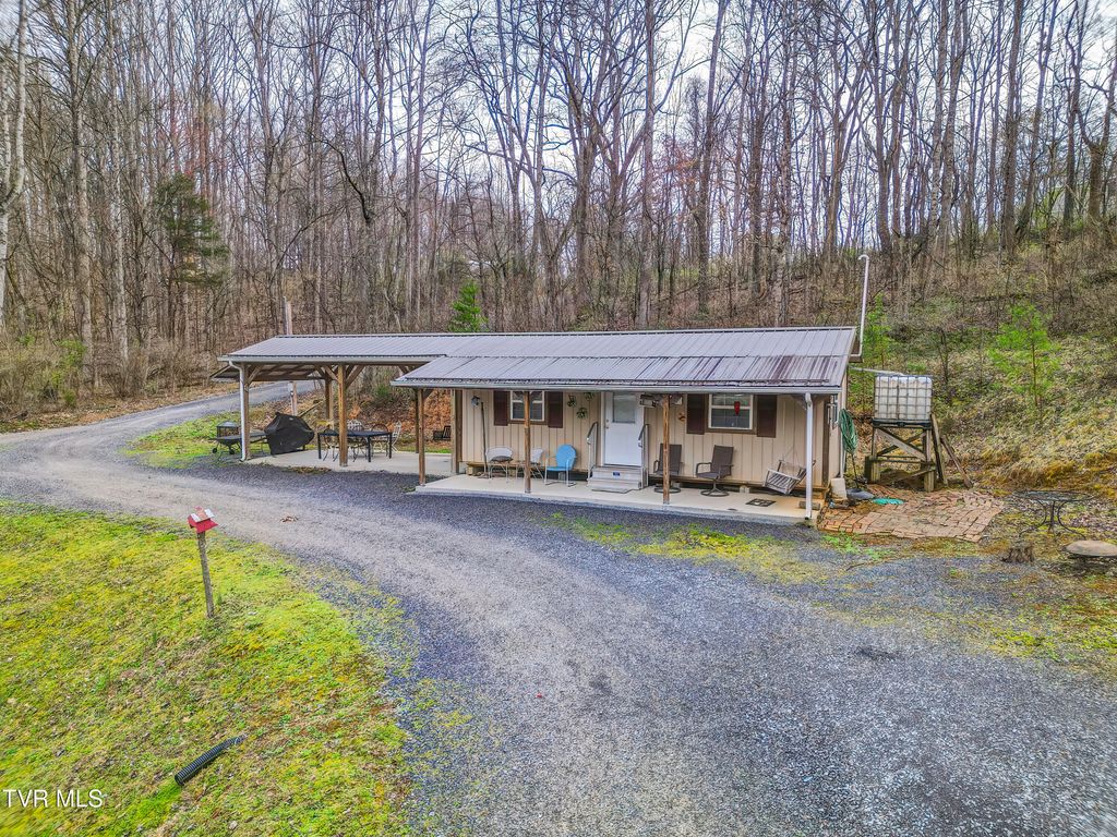 Photo of 184 Davis Drive, Rogersville, TN 37857 (MLS # 9992181)